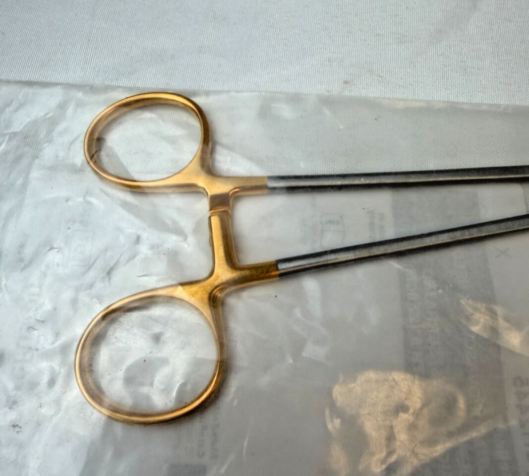 V. MUELLER CH2445 Microvascular Needle Holder Straight Jaws Serrated 9" — photo 3