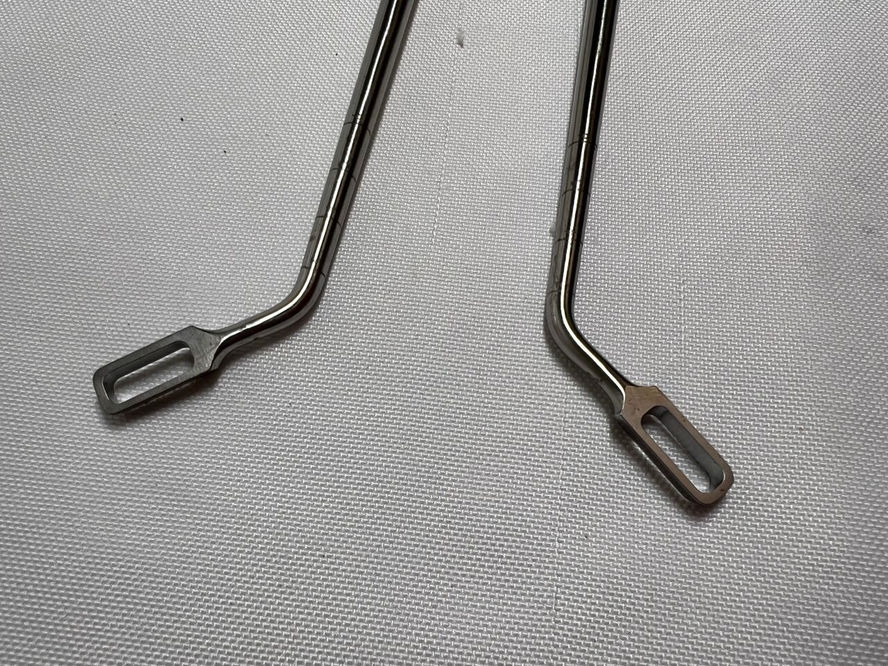 SYNTHES 389.283 Right & 389.284 Left Rectangular Curettes 8mm — photo 2