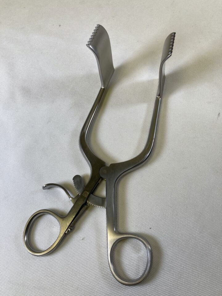 AESCULAP MF066R Meyerding Retractor 25mm x 51mm Blades Self Retaining — photo 2