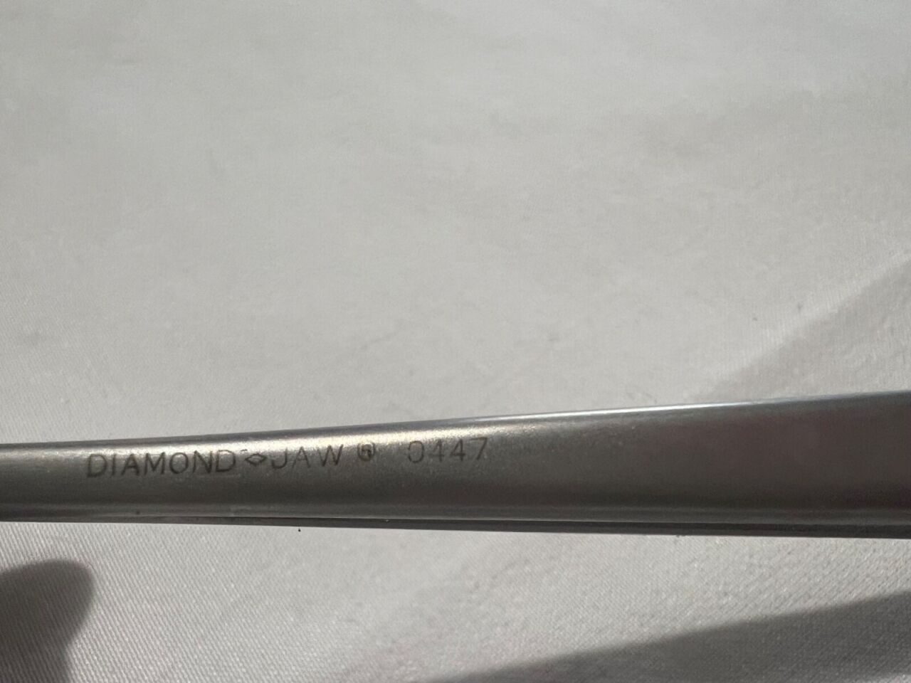SNOWDEN-PENCER 0447 8-1/2" Diamond-Jaw Castroviejo Needle Holder Smooth Jaw — photo 3