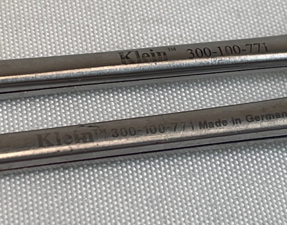 KLEIN 300-100-771 Pair of Endoscopic Bulldog Debakey Bowel Clamp 45mm Straight — photo 2