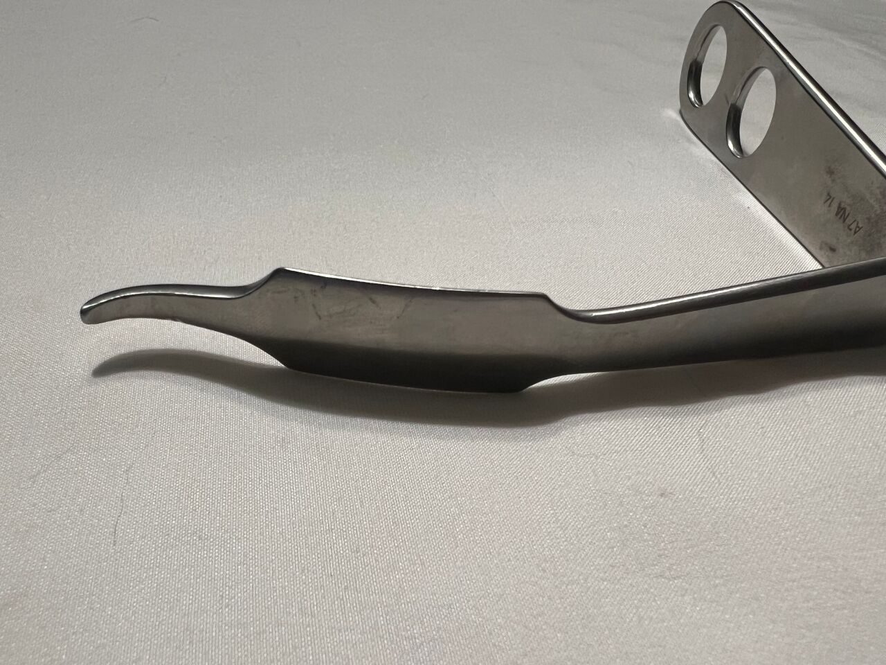 SYNTHES 399.21 Hohmann Retractor Straight 18mm Short Narrow Tip — photo 4