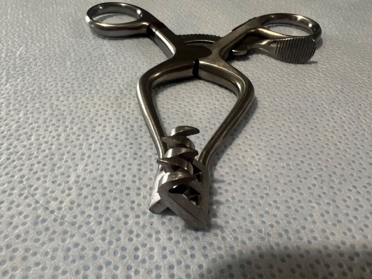MILLENNIUM 1-608 Weitlaner Retractor 3X2 Sharp Prongs 4-1/4" Length — photo 2