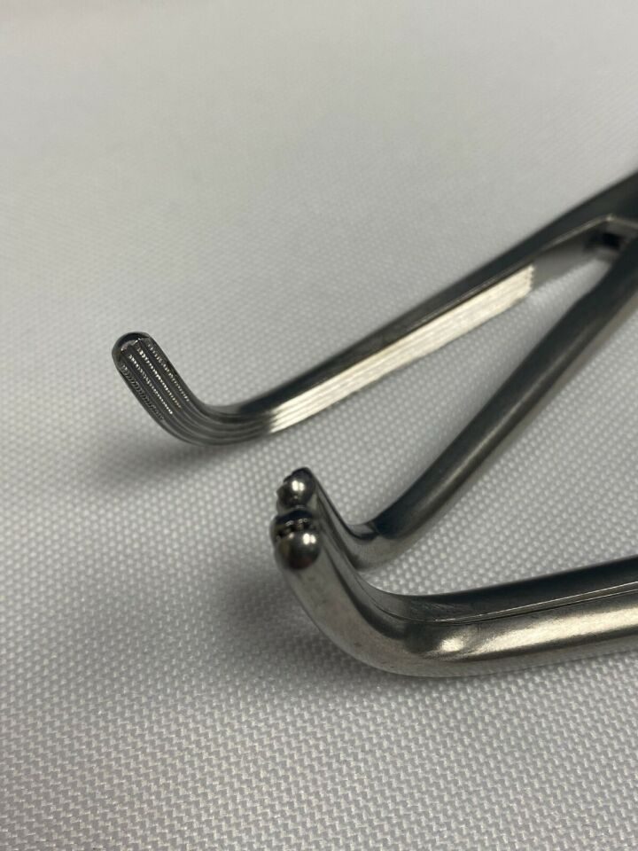 CODMAN 30-8049 HARRINGTON Thoracic Clamp Forceps 90deg Angle Serrated Tip lot of 2 — photo 3