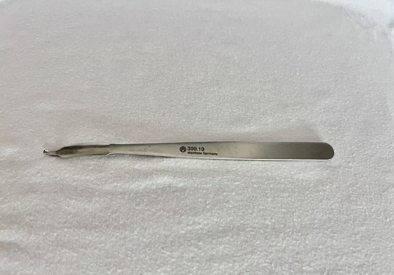SYNTHES 399.19 Small Hohmann Retractor 8mmX160mm — photo 1