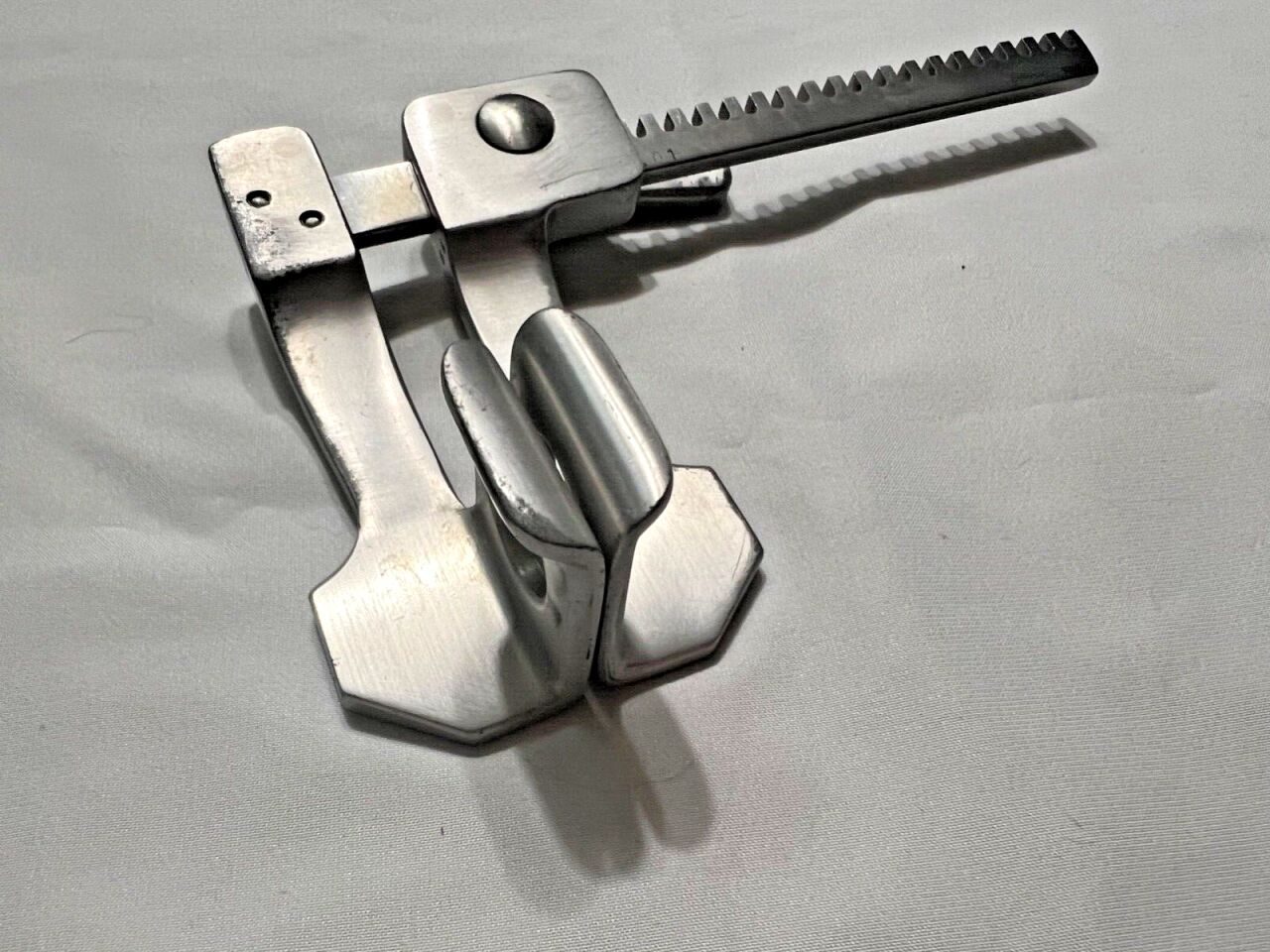 PILLING WECK 34-1300 Medium Finochietto Retractor Curved Arms 7-1/2" Spread — photo 2