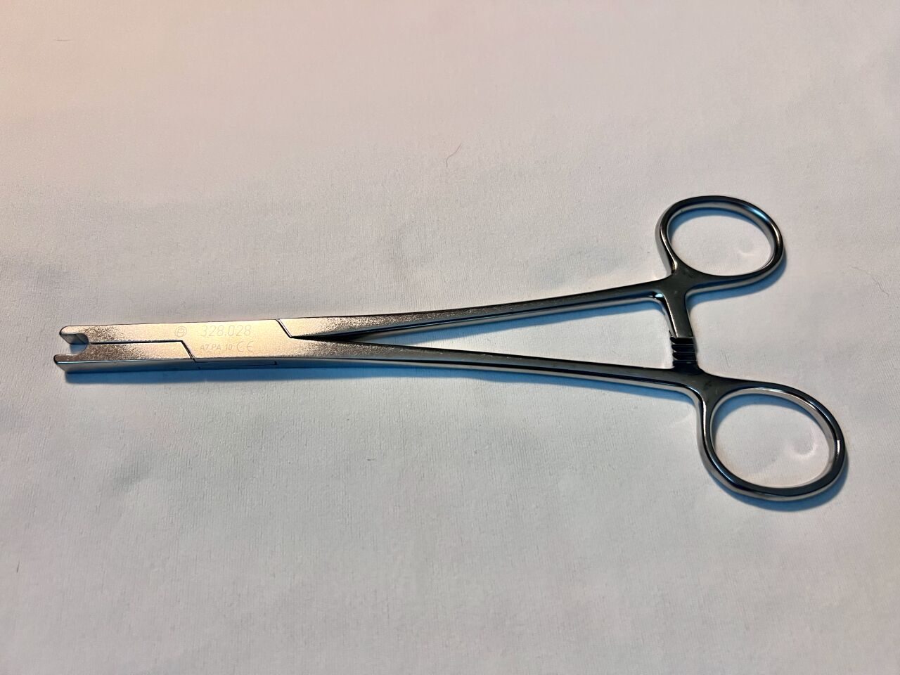 SYNTHES 328.028 Scissor Grip 6mm Straight Holding Forceps — photo 1