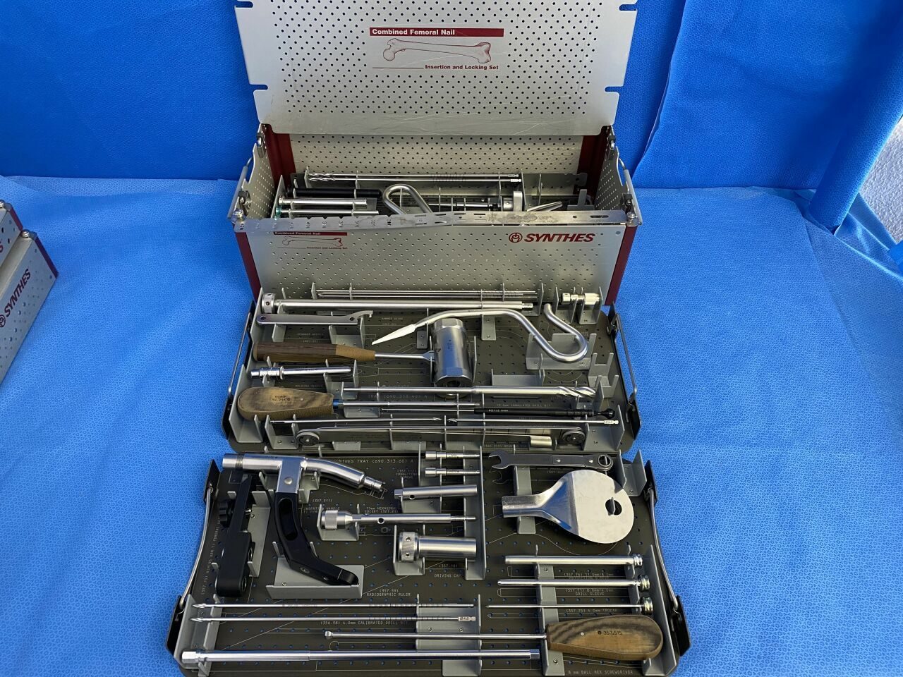 SYNTHES Various Combined Femoral Nail Insertion and Locking Set — photo 1