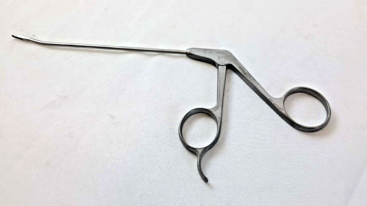 ARTHREX AR-11010 Arthroscopic Punch Standard 2.75mm 15deg Up Curved Shaft — photo 3
