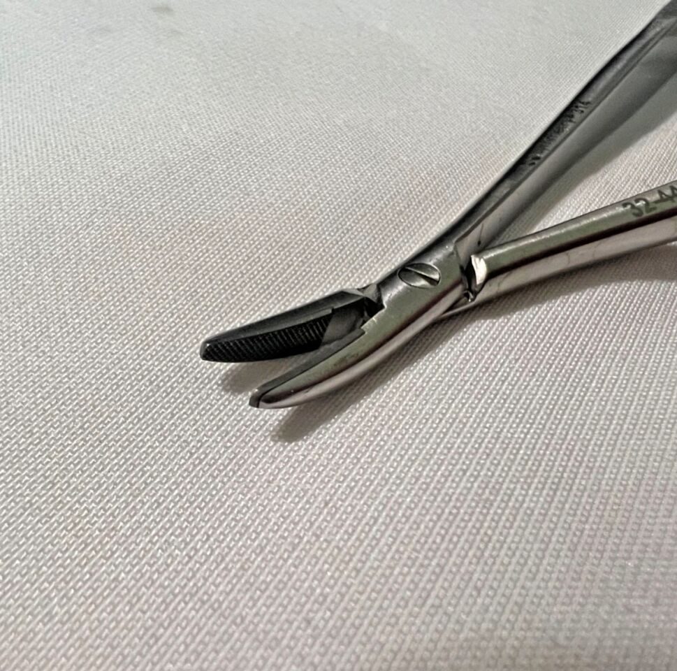 SYMMETRY 32-441 TC Inserts 5-3/4" Castroviejo Curved Needle Holder — photo 3