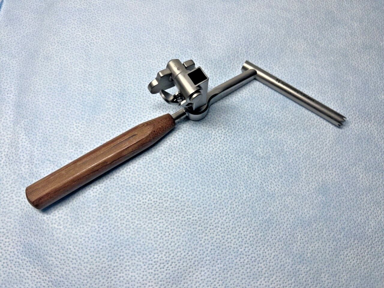 SYMMETRY SURGICAL 57-5694 Cervical Right Drill Guide Distractor — photo 1