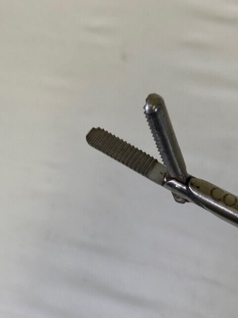 COOK MEDICAL  Inline Laparoscopic Blunt Nose Single Action Grasping Forcep — photo 4