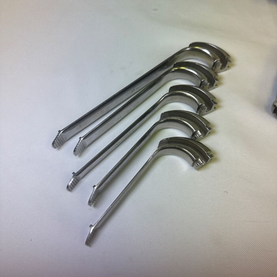 GENZYME SaphLITE RadLite w/ Distal Arm 5 Blades & Case Tissue Retractor System — photo 3