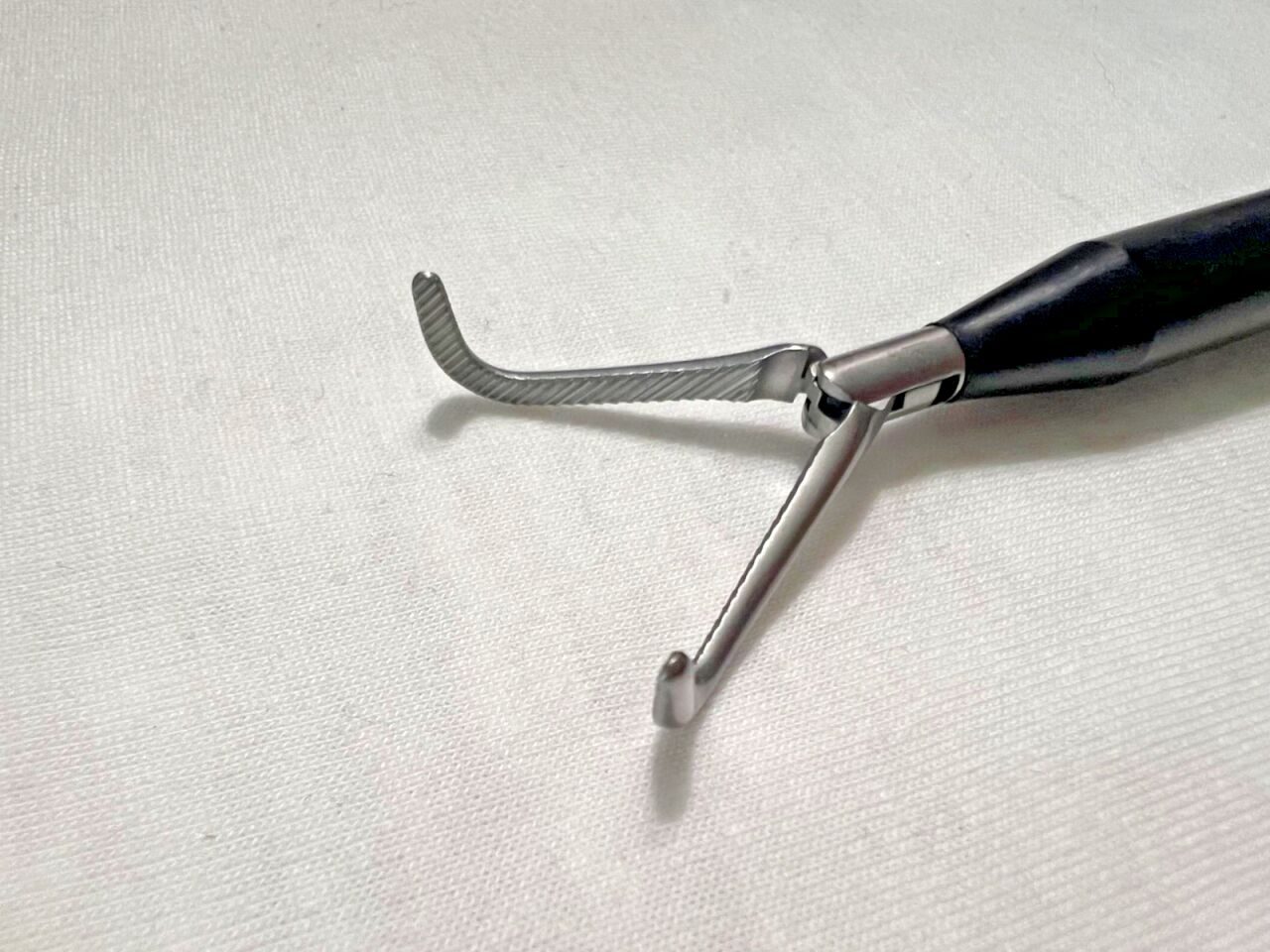 AESCULAP PO606R ADTEC 90deg Dissecting Forcep 10mm X 31cm Monopolar Overholt Dissecting Forcep — photo 3
