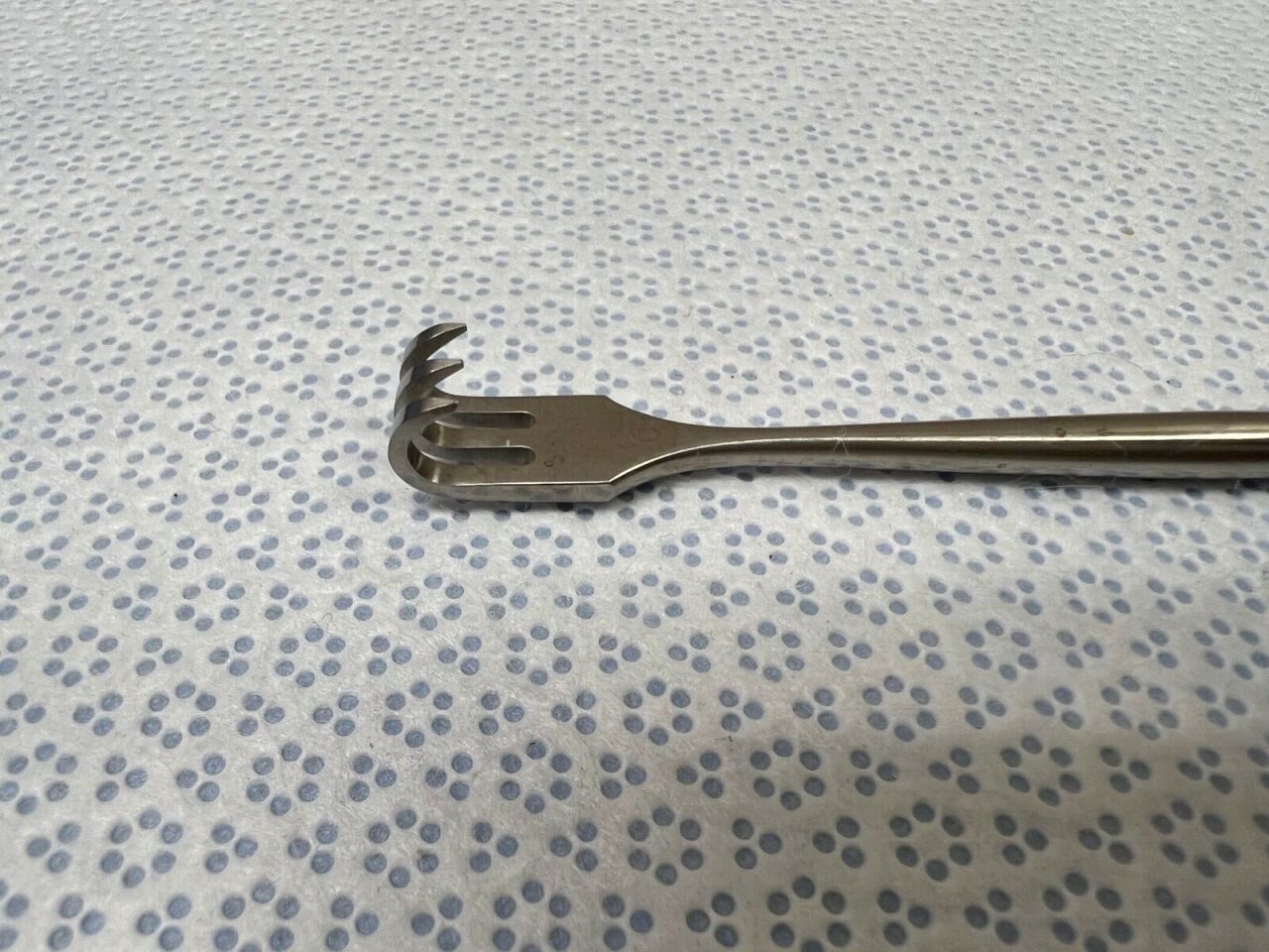 V. MUELLER BE422 Tracheal Retractor 3 Sharp Prong 6-1/2" — photo 2