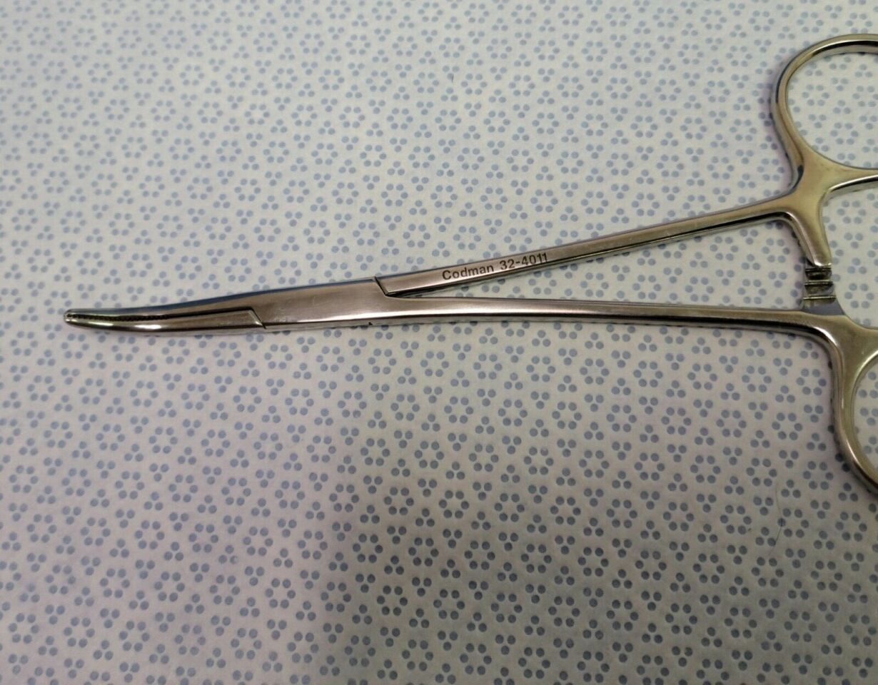 CODMAN 32-4011 Providence Hospital Hemostatic Curved Forceps 5 1/2" — photo 3