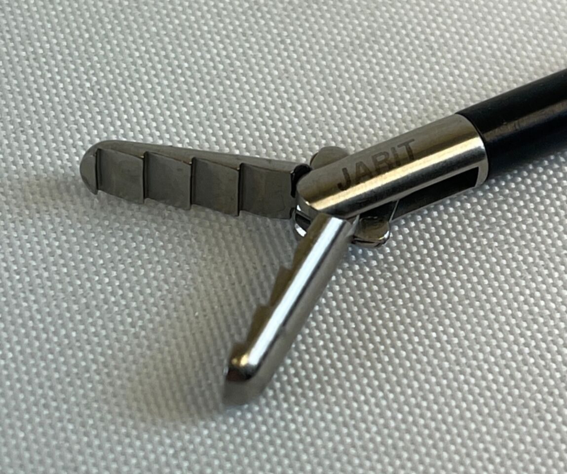 JARIT 600-119 5mm x 33mm Retrograde Insulated Laparoscopic Grasping Forceps — photo 4