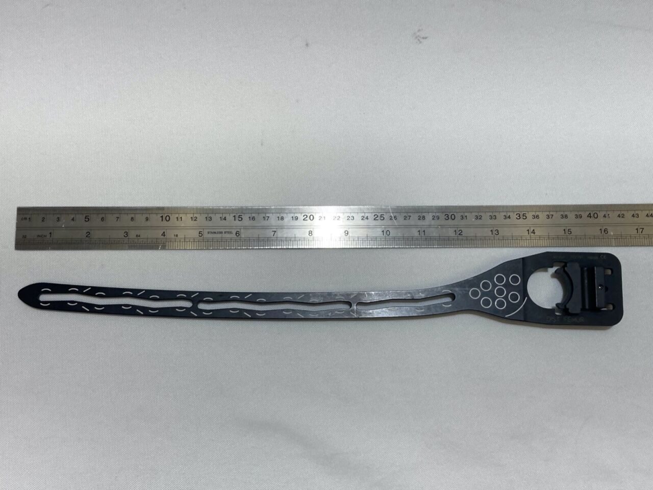 STRYKER 702791 AxSOS Shaft Hole Locator Distal Femur L & R Trial — photo 6