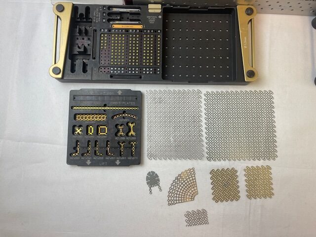 SYNTHES Custom Maxillofacial Titanium Modular Fixation Set — photo 4