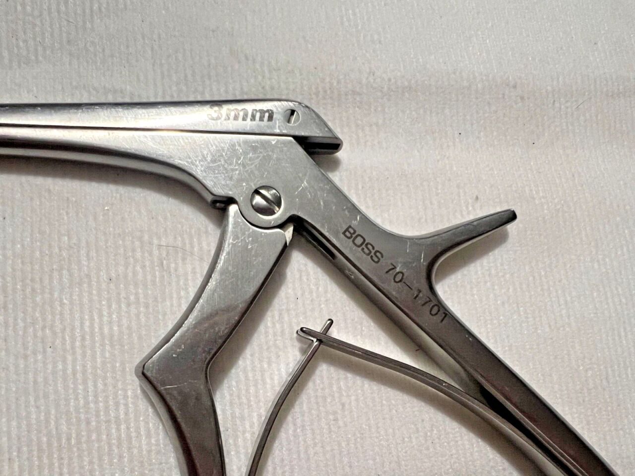 BOSS 70-1701 Kerrison Rongeur 3mm X 40deg Upbite w/ Pin Ejector 7" Length — photo 4