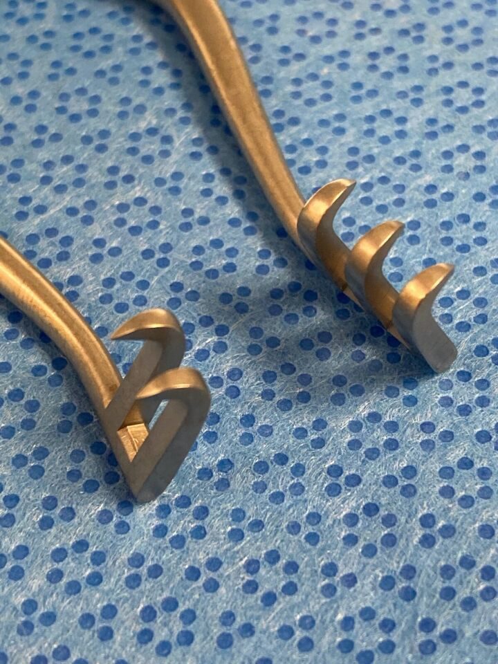AESCULAP BV070R Weitlaner Retractor 2X3 Sharp Prongs 110mm — photo 4