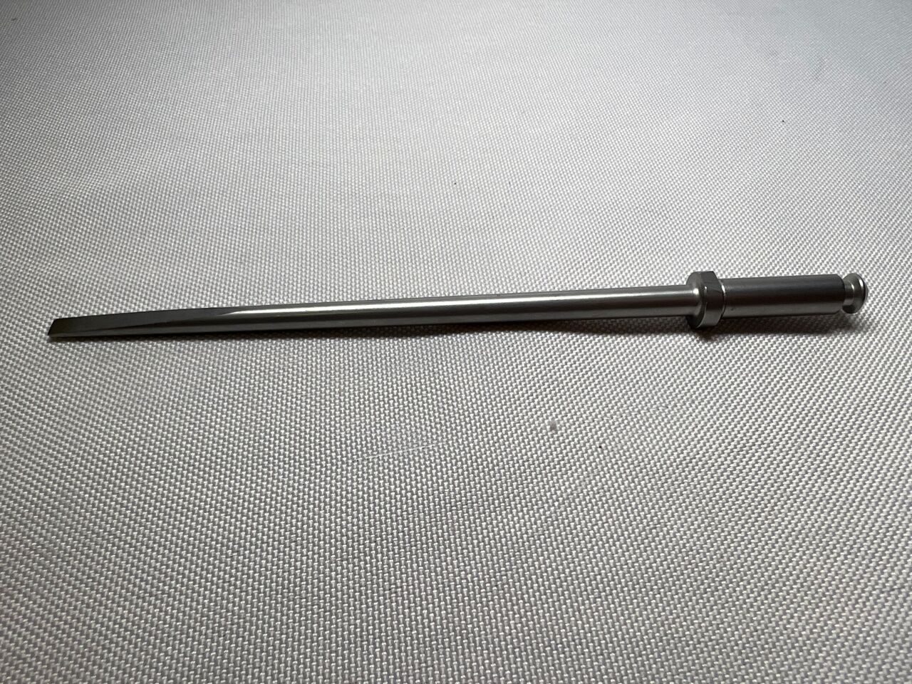 SYNTHES 397.96 4mm Straight Flat Chisel — photo 1