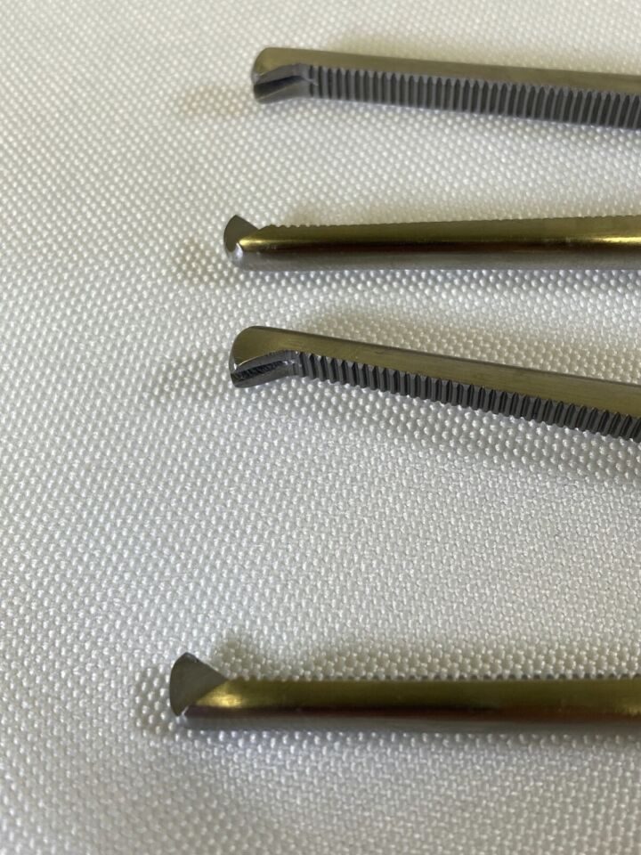MILLENNIUM SURGICAL 12" 1x2 Teeth Kocher Clamps Straight — photo 3