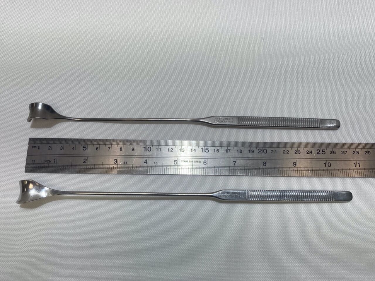 INSTRUMENT ASSOCIATES 11" 14mm & 18mm Cushing Vein Retractors — photo 8