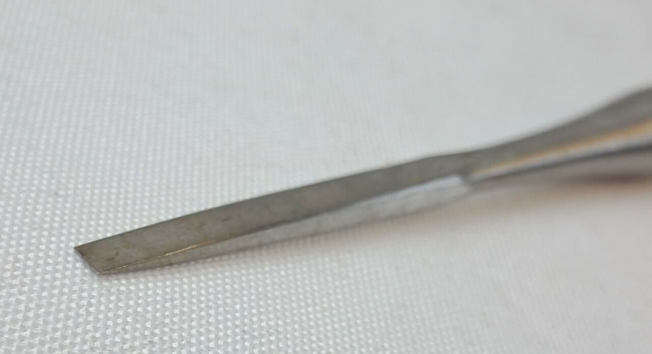 DJO 804-08-027 3mm Straight Surgical Osteotome/Chisel — photo 4