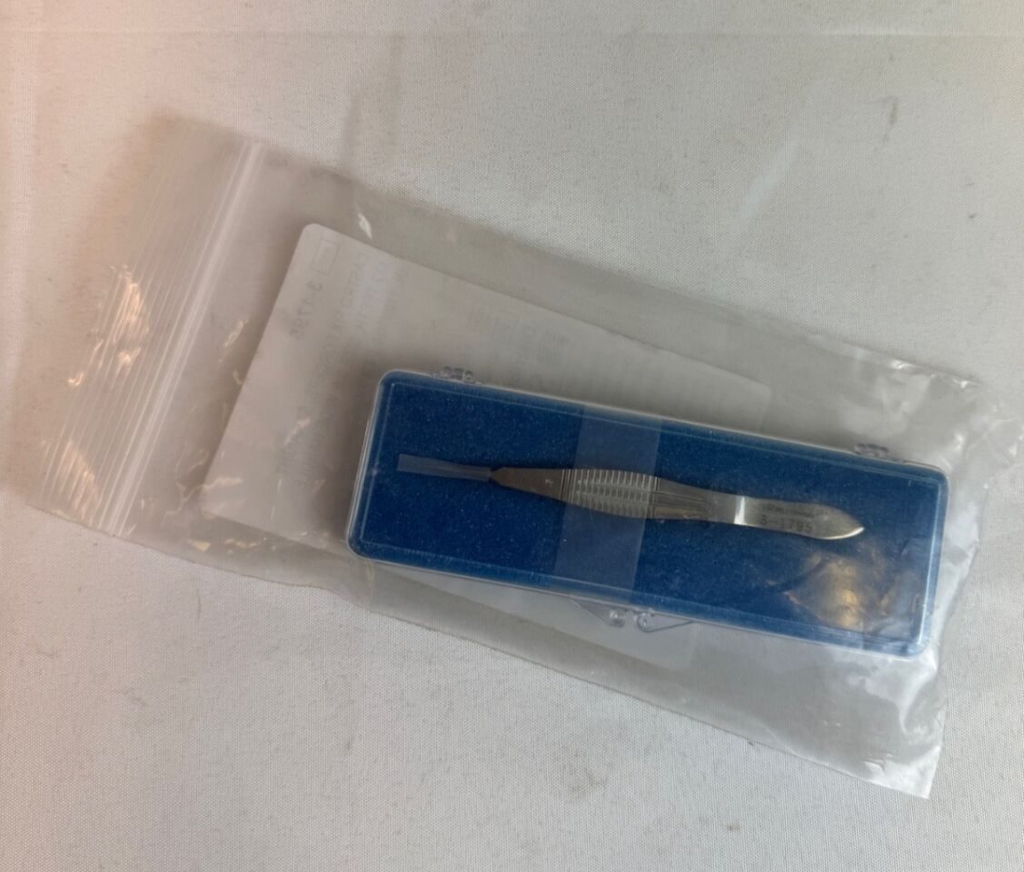 MILLENNIUM SURGICAL 3-1795 Castroviejo Fixation Forceps 1x2 Teeth 0.5mm x 110mm — photo 1