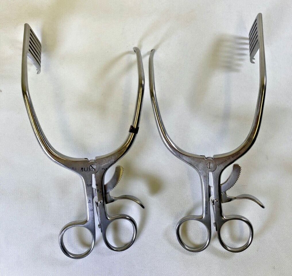 CODMAN 50-1366 & 50-1365 Pair of Walton Laminectomy Retractors 32mm x 32mm Sharp