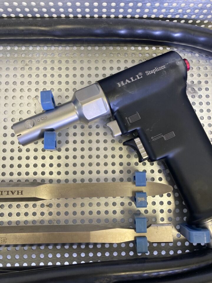 HALL w/ Sterilization Case T100 Pneumatic Metaphyseal Staplizer Set — photo 3
