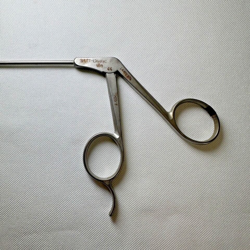 LINVATEC - SHUTT 2.10011 Arthroscopic Micro-Scissors 2.7mm STR — photo 2