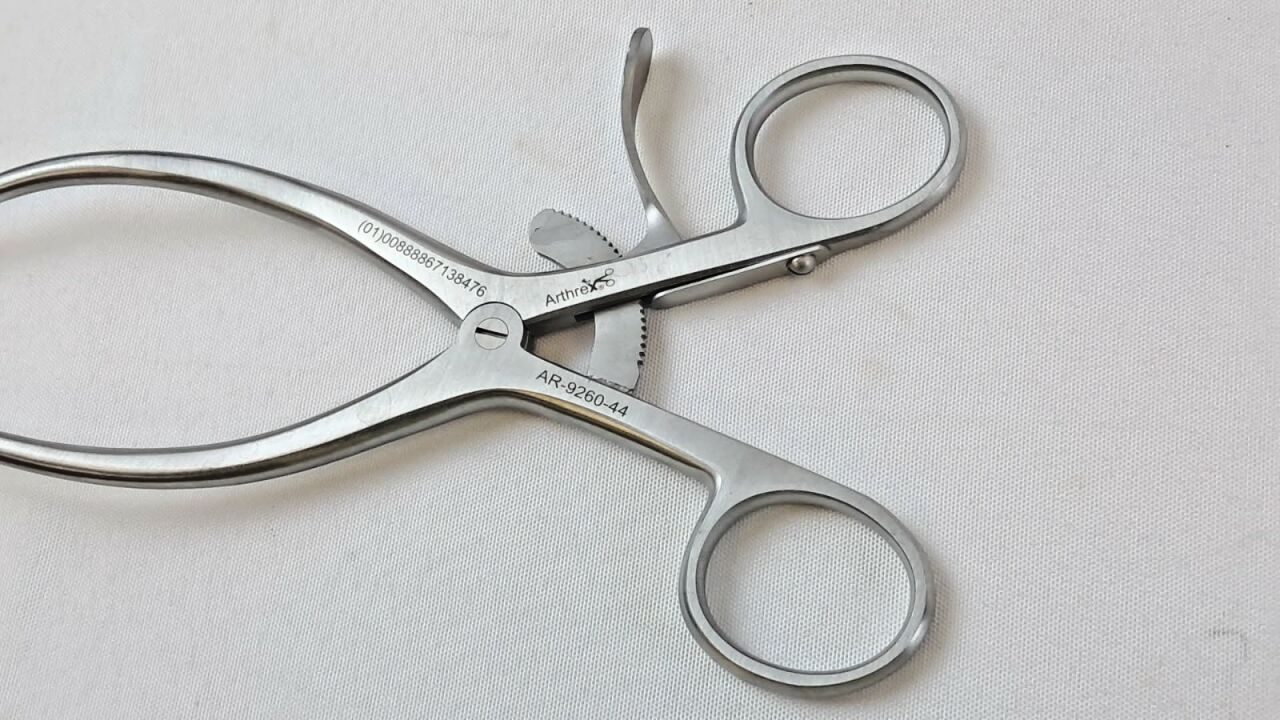 ARTHREX AR-9260-44 Gelpi 2 Prong Sharp Tip Retractor 7.25" Length — photo 4