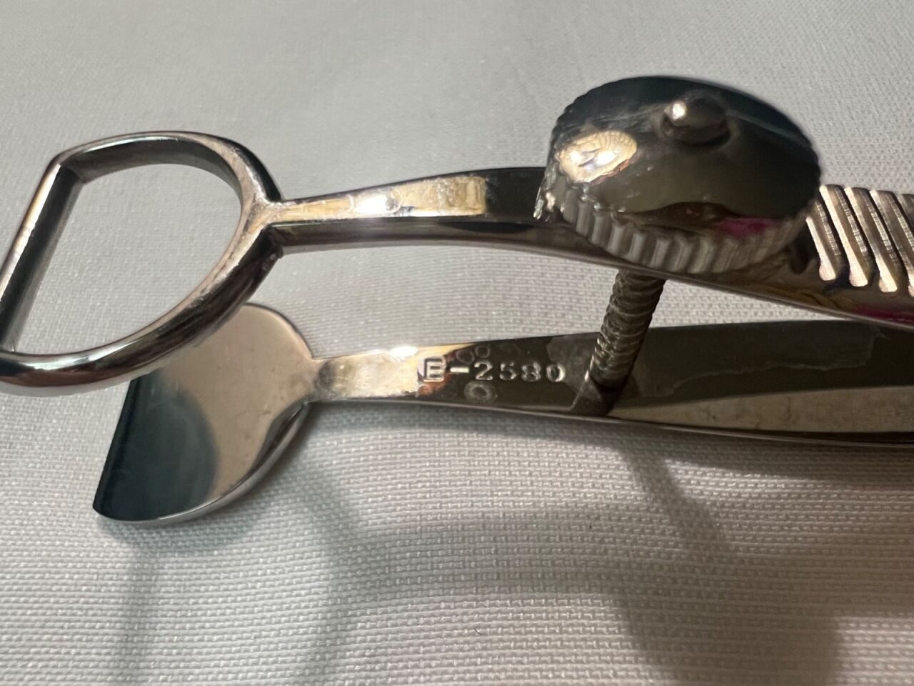 KARL STORZ E2580 Wies Chalazion Forceps 15mm Lower & 9x12mm Upper Plates 3.7" L — photo 3
