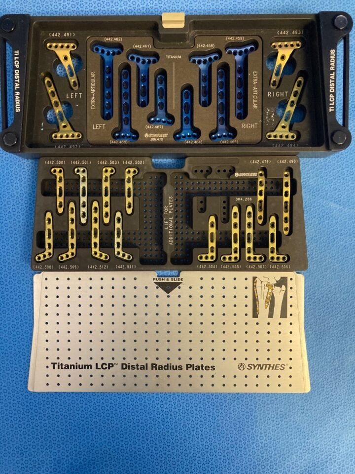 SYNTHES 145.515 Titanium 2.4mm LCP Dis. Rad. Plate Instrument and Implant Set Implant set — photo 6