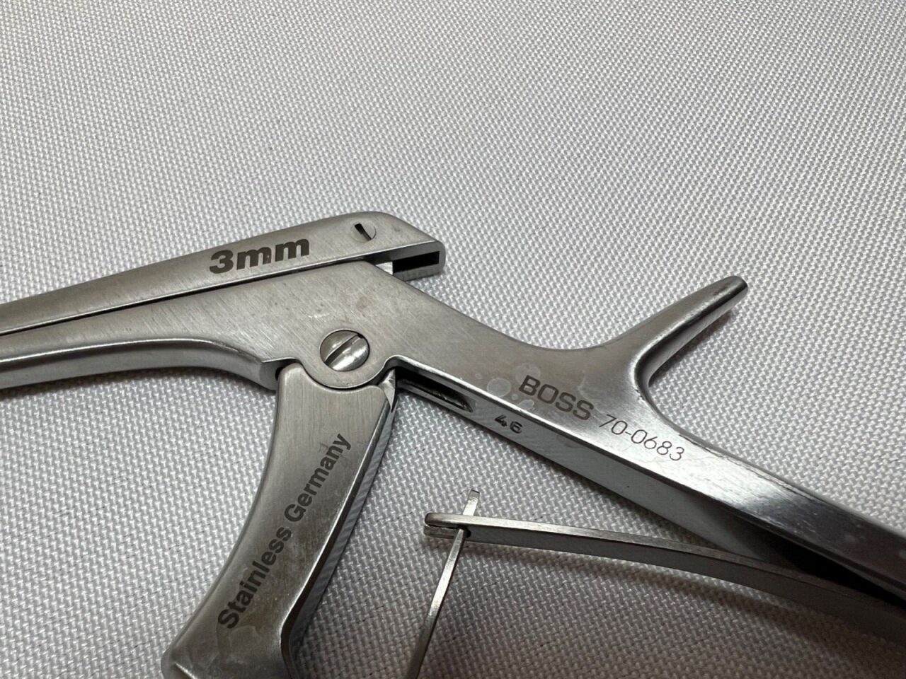 BOSS 70-0683 Foraminotomy Rongeur 3mm X 9mm Bite, 40deg Up-Angled, 8" Length — photo 2