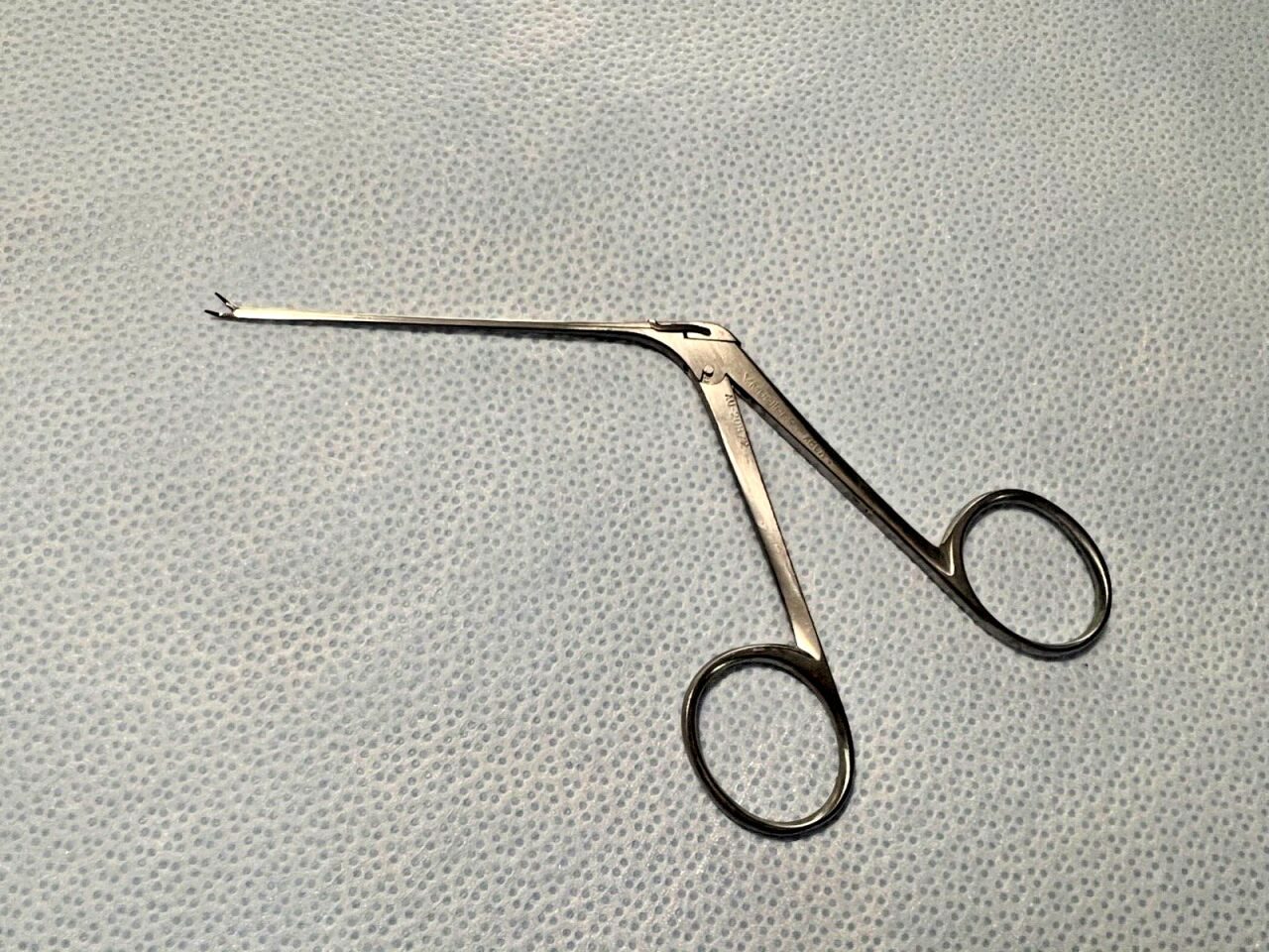V. MUELLER AU-20872 Hough Alligator Grasping Forceps Serrated Curved Left — photo 1