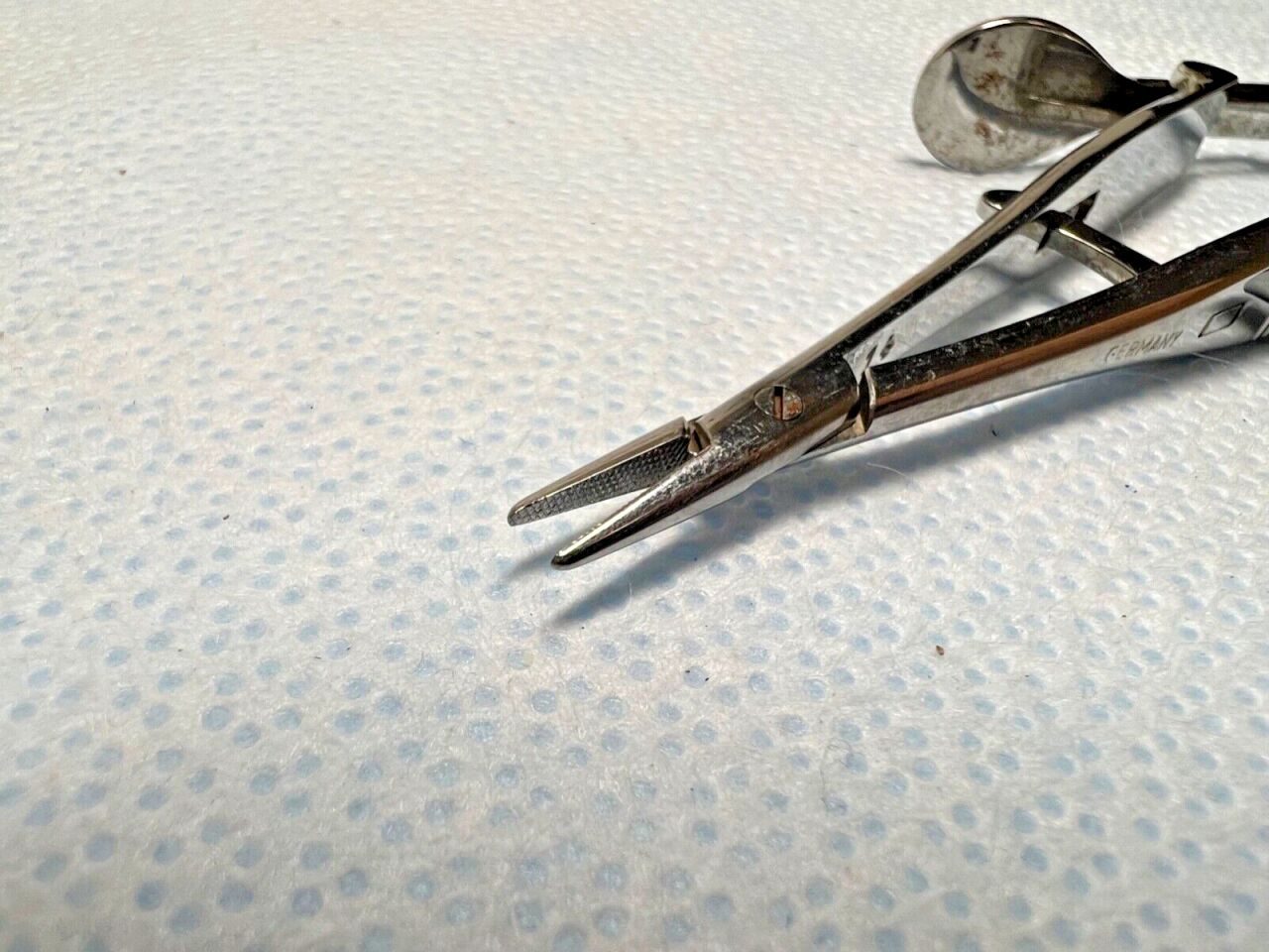 KARL STORZ E3803 Kalt Needle Holder w/ Locking Handle 10mm Serrated Jaws 5.4" — photo 3