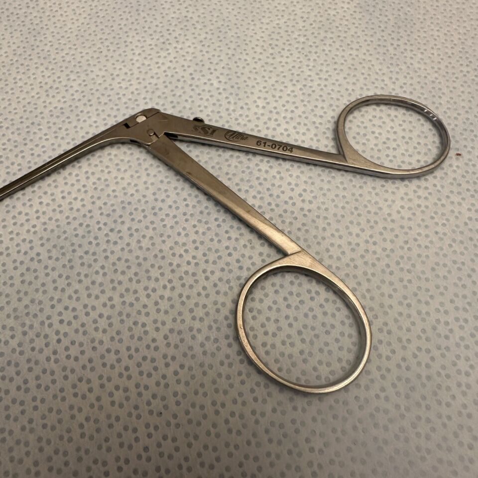 SSI ULTRA 61-0704 Scissors Bellucci Curved Left 7.0mm Blades 5 1/4 in — photo 6
