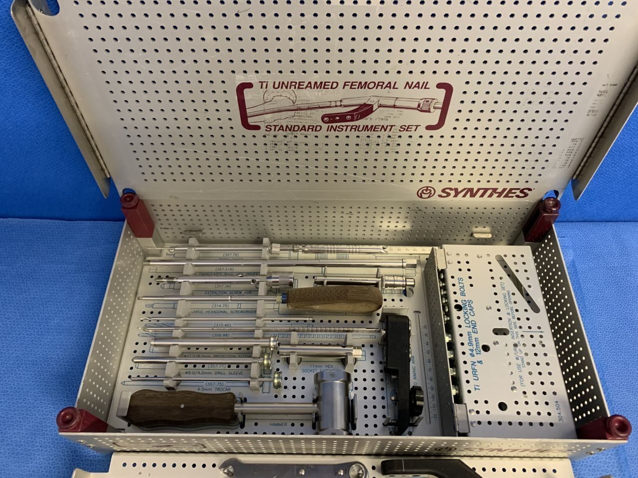 SYNTHES Various TI Unreamed Femoral Nail Standard Instrument Set — photo 8