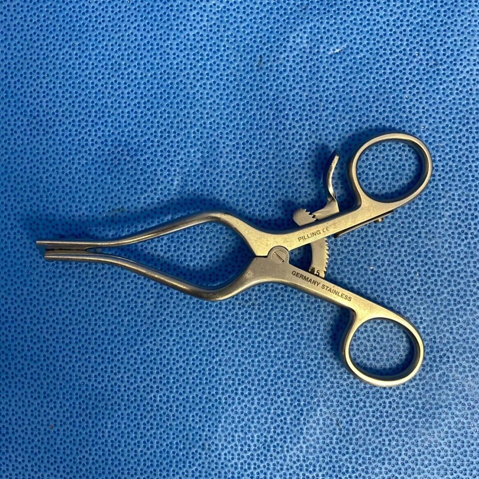 PILLING 16-5360 Self Retaining Weitlaner Retractor 3 x 4 Blunt Teeth 5-1/2in — photo 5