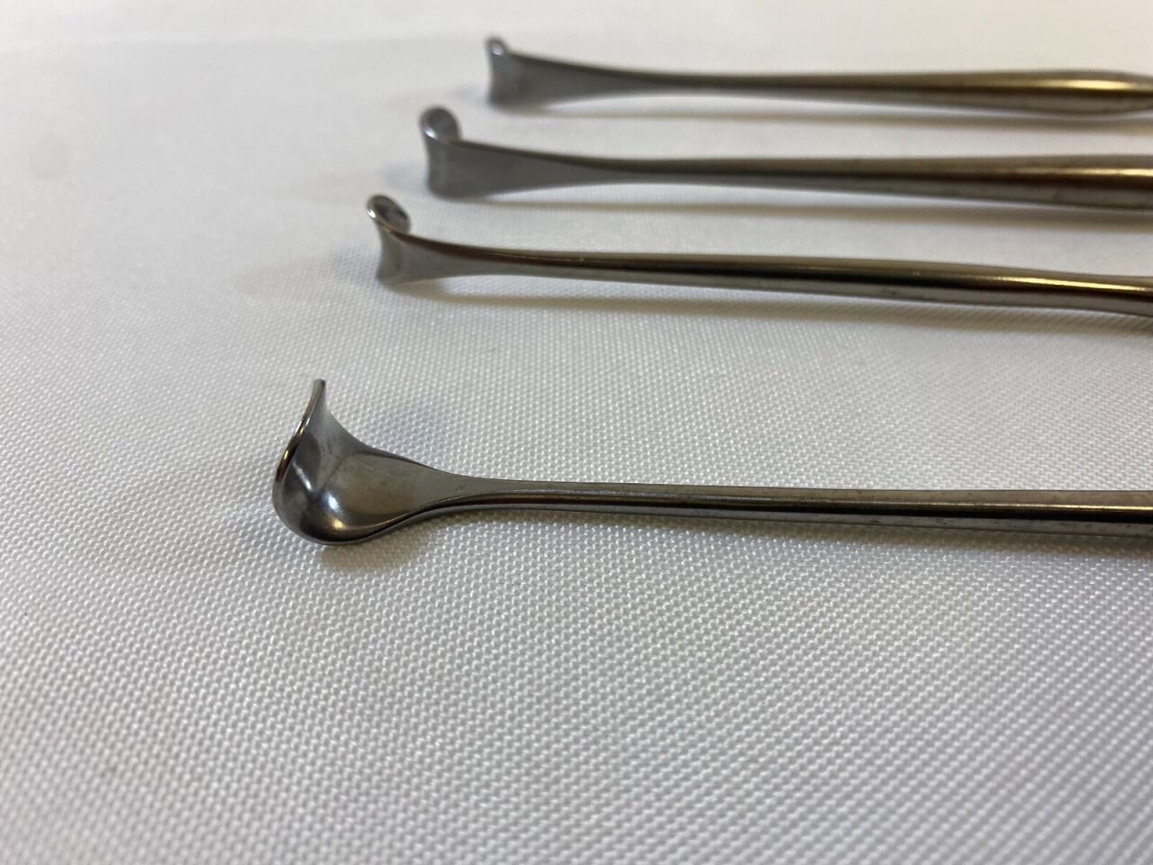Set of 4 Assorted Various Sizes Orthopedic Vein Retractors — photo 2