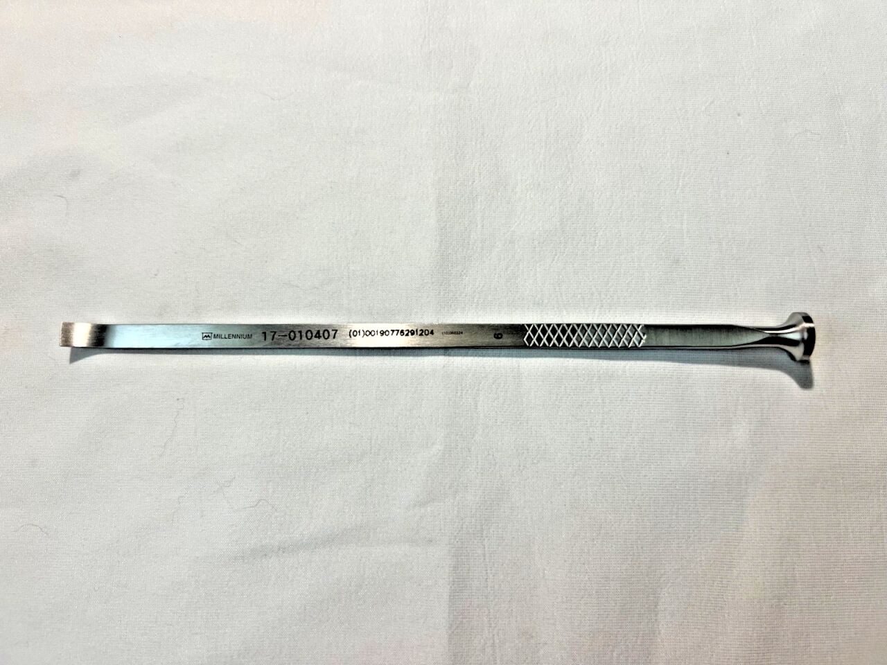 MILLENNIUM 17-010407 Epker Osteotome Slightly Curved 6mm X 1.2mm Blade 7" Length
