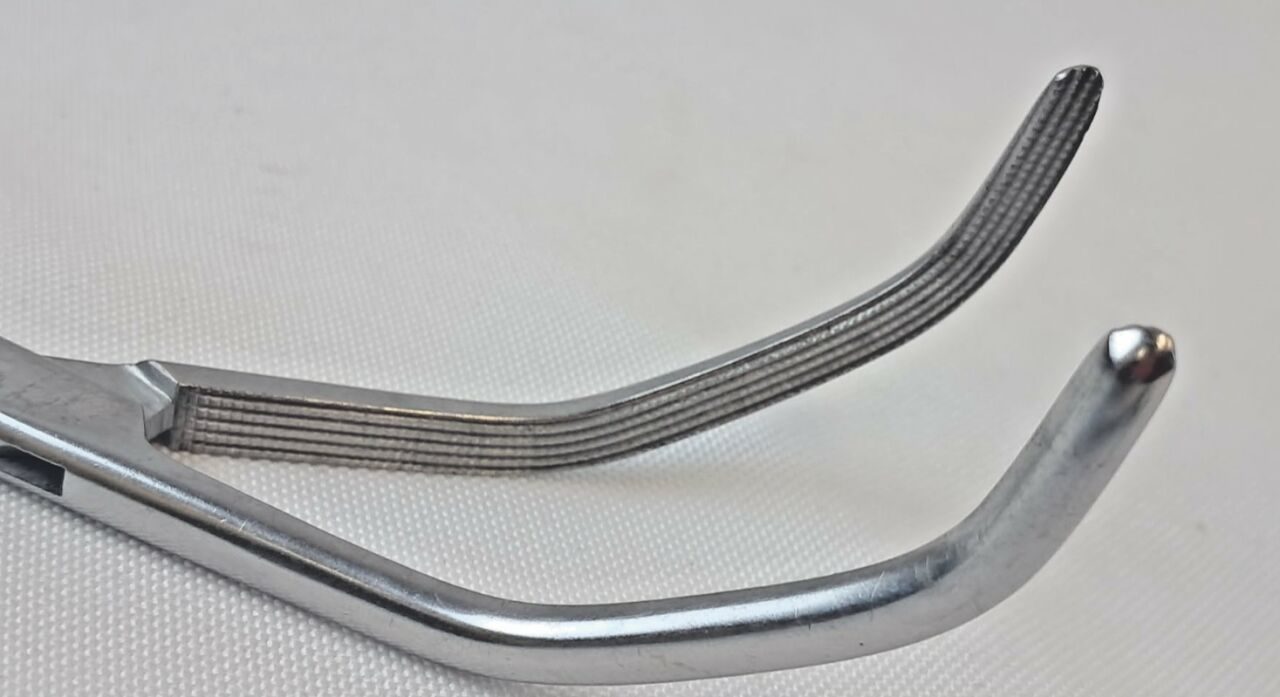 V. MUELLER 9.5" Curved Intestinal Clamp Forceps — photo 3