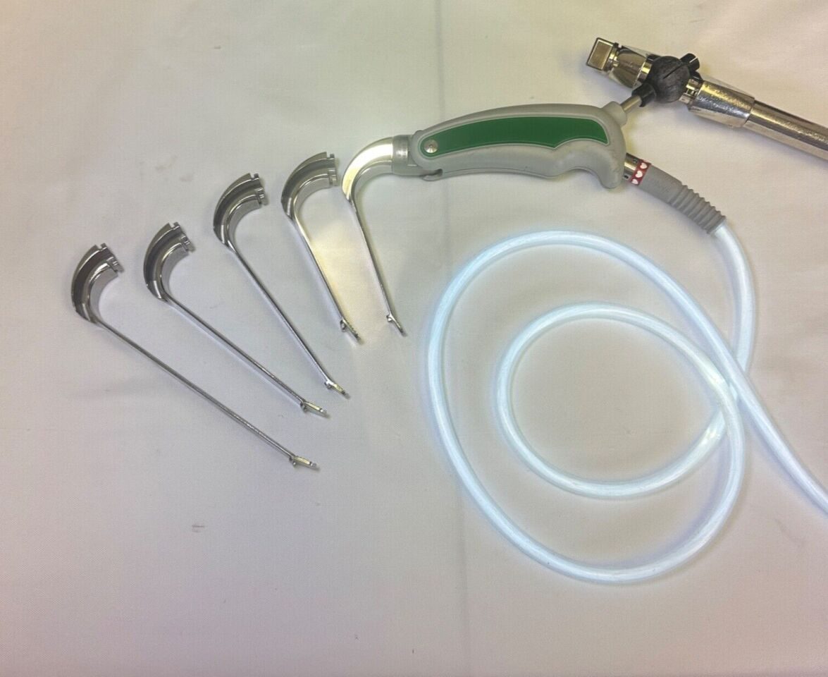 GENZYME SaphLITE RadLite w/ Distal Arm 5 Blades & Case Tissue Retractor System — photo 2