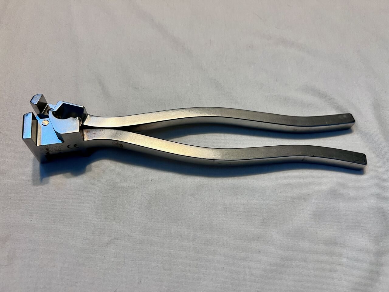 SYNTHES 329.29 Bending Pliers — photo 1