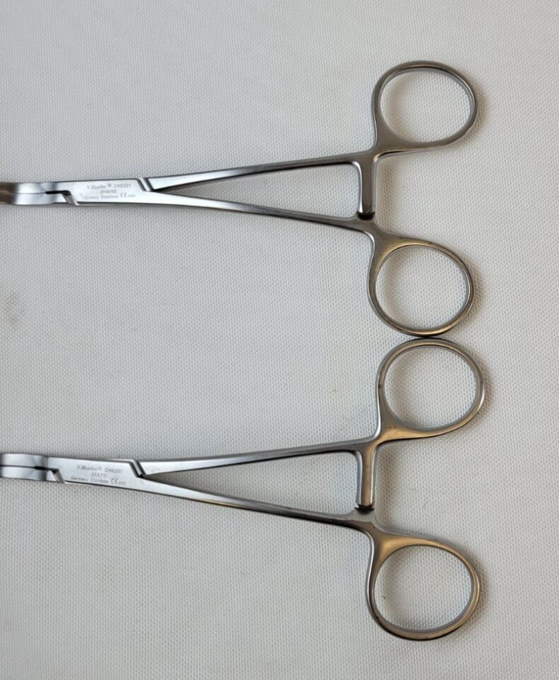 V. MUELLER CH6201 Cooley Peripheral Vascular Clamp, Angled, 1-3/4" Jaw, 7" — photo 3