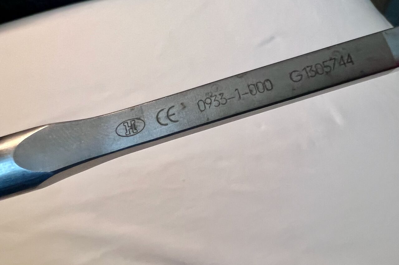STRYKER HOWMEDICA 0933-1-000 Angled Orthopedic Spinal Chisel — photo 3