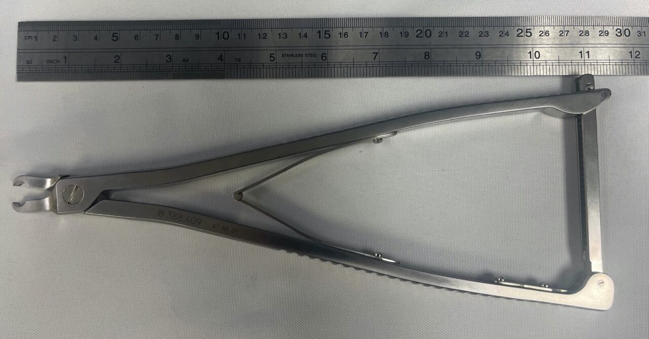 SYNTHES 388.409 6mm Holding Forceps w/ Narrow Jaws US125 Orthopedic Neurology — photo 7